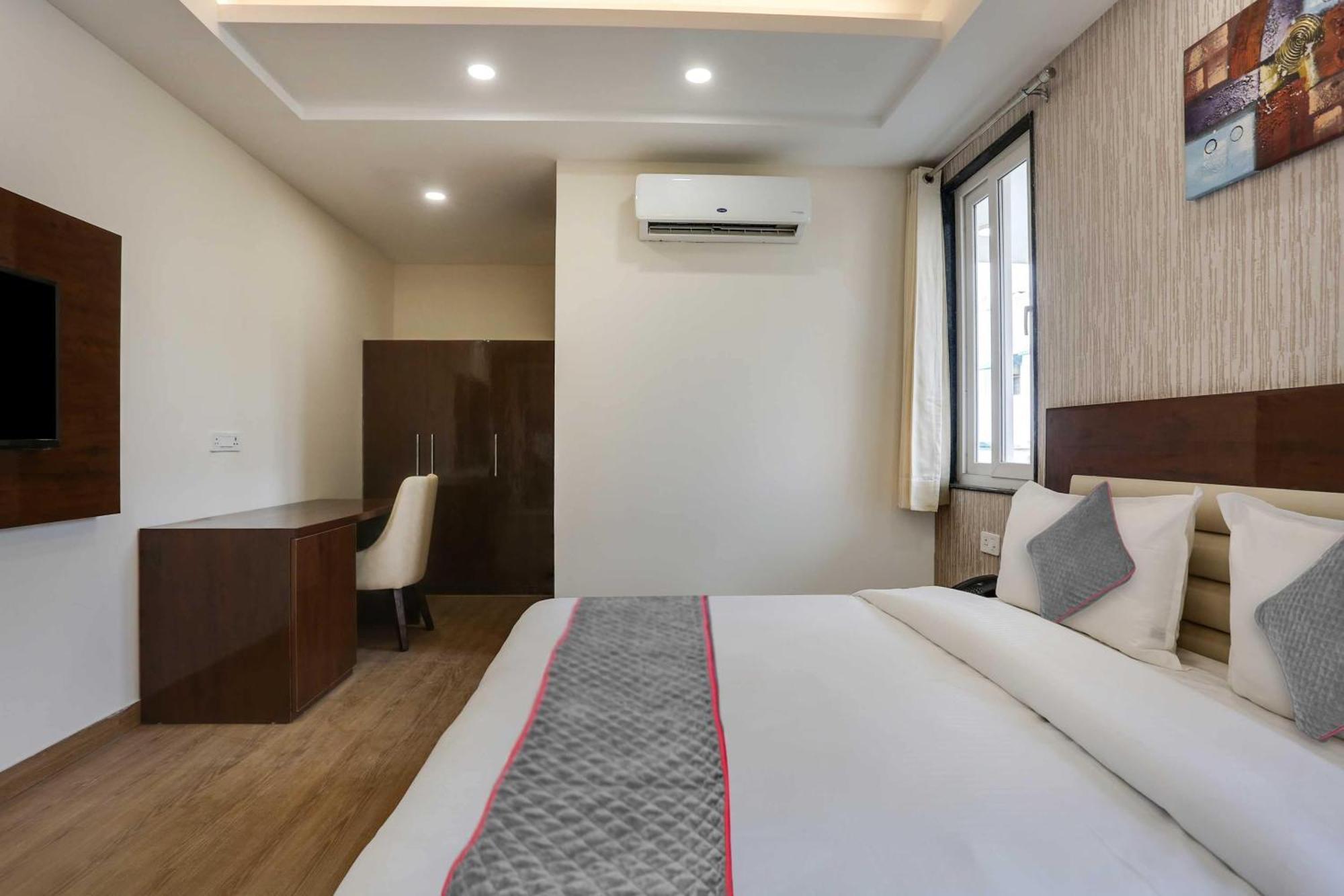 Townhouse The Adore Inn Gurgaon Buitenkant foto