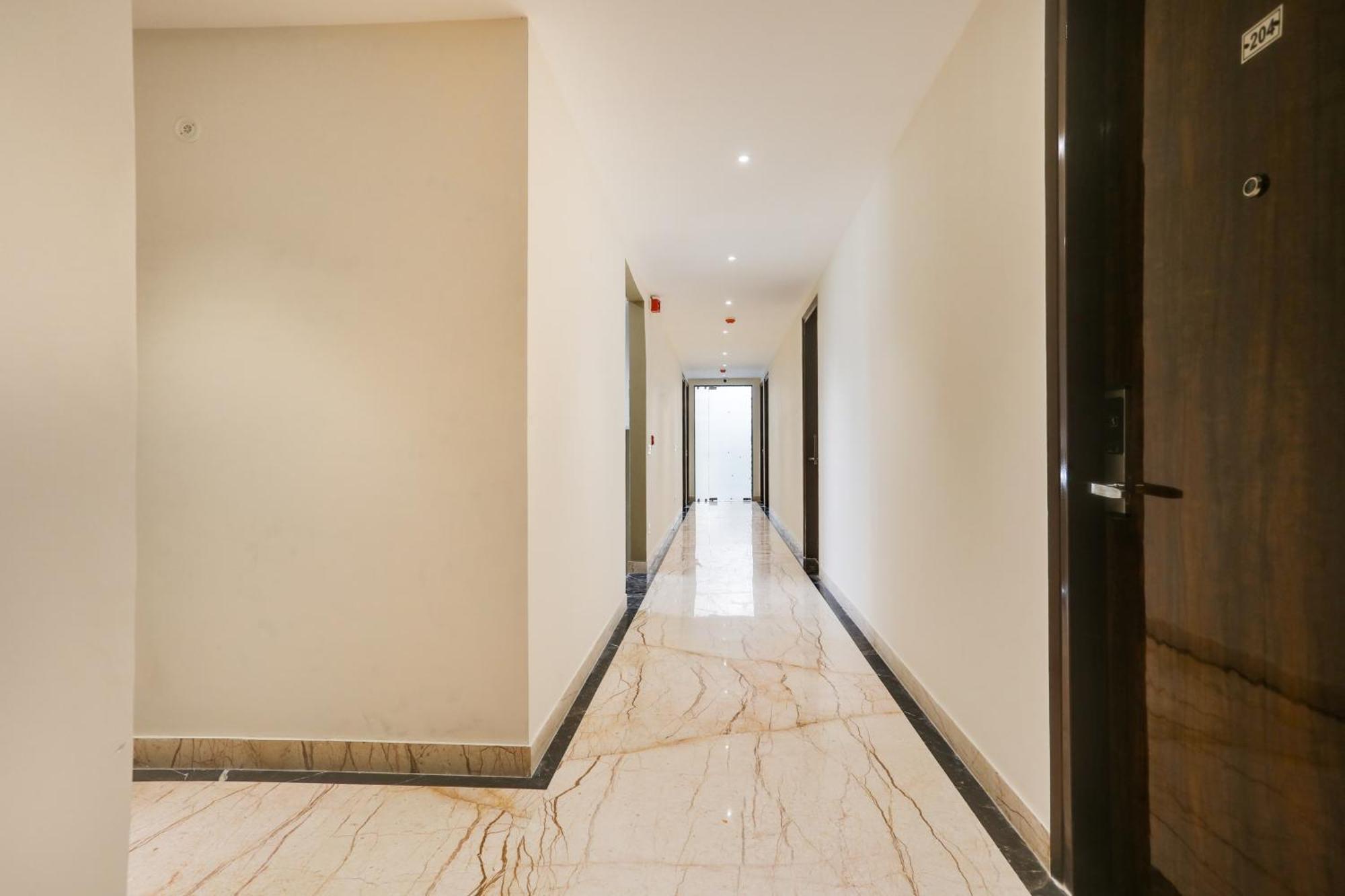Townhouse The Adore Inn Gurgaon Buitenkant foto