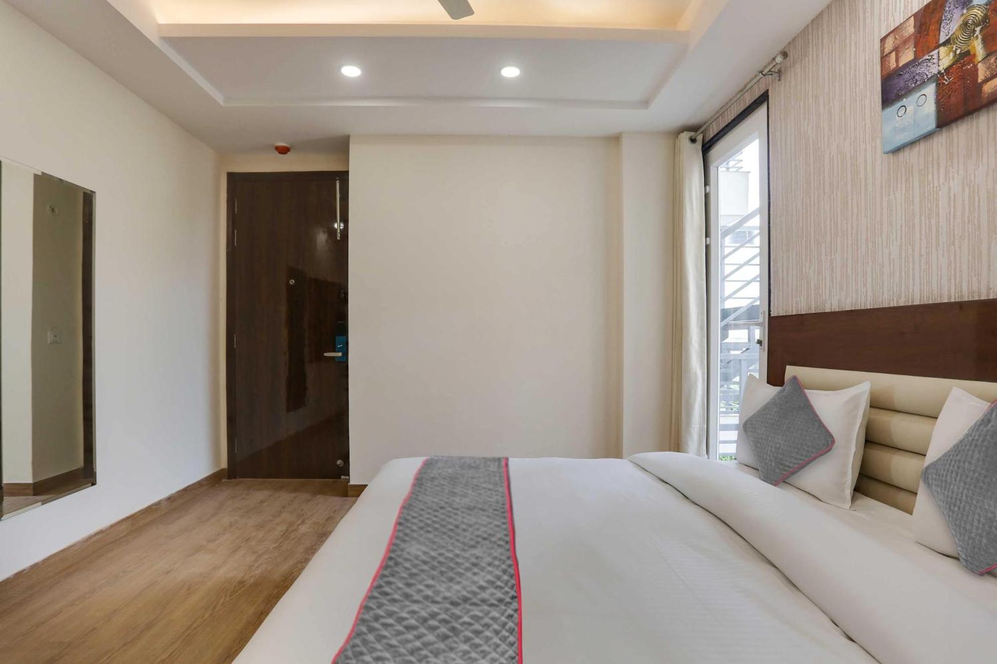 Townhouse The Adore Inn Gurgaon Buitenkant foto