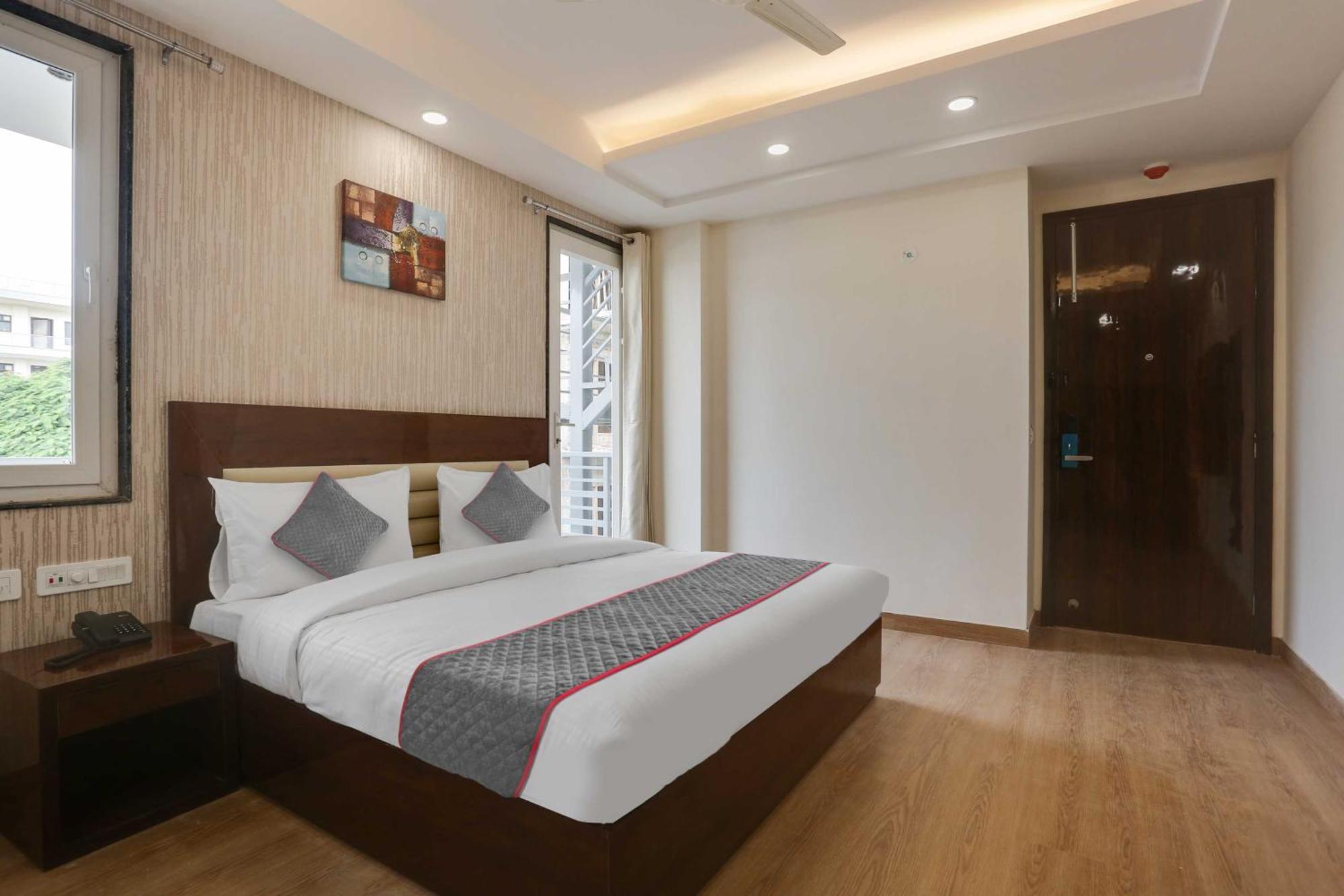 Townhouse The Adore Inn Gurgaon Buitenkant foto