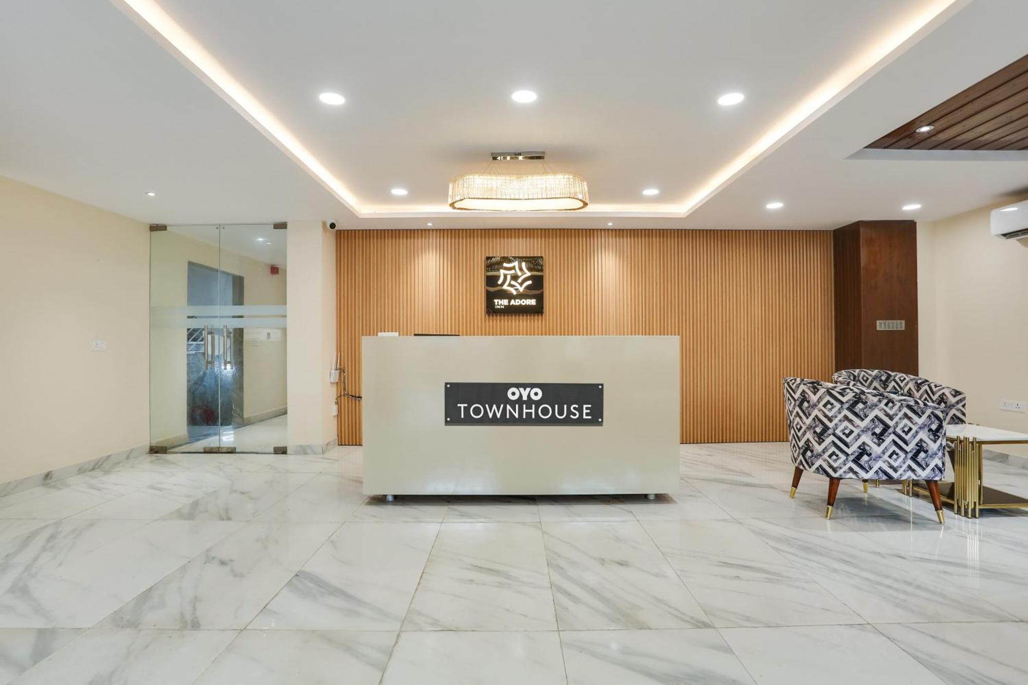 Townhouse The Adore Inn Gurgaon Buitenkant foto